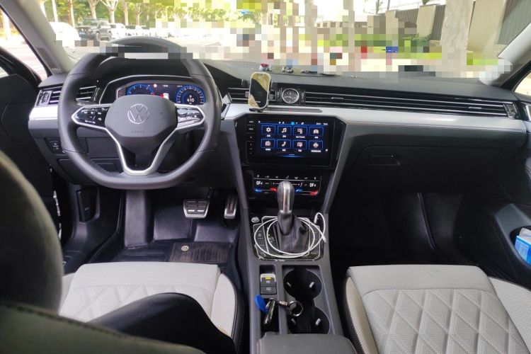 Used Volkswagen Magotan 2023 2 Million Units Commemorative Edition 330TSI DSG Luxury Version Center Console