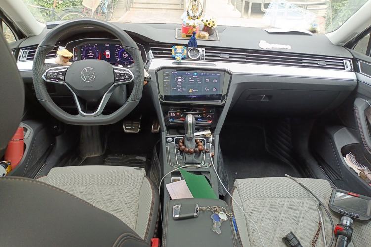 Used Volkswagen Magotan 2023 2 Million Units Commemorative Edition 330TSI DSG Luxury Version Center Console