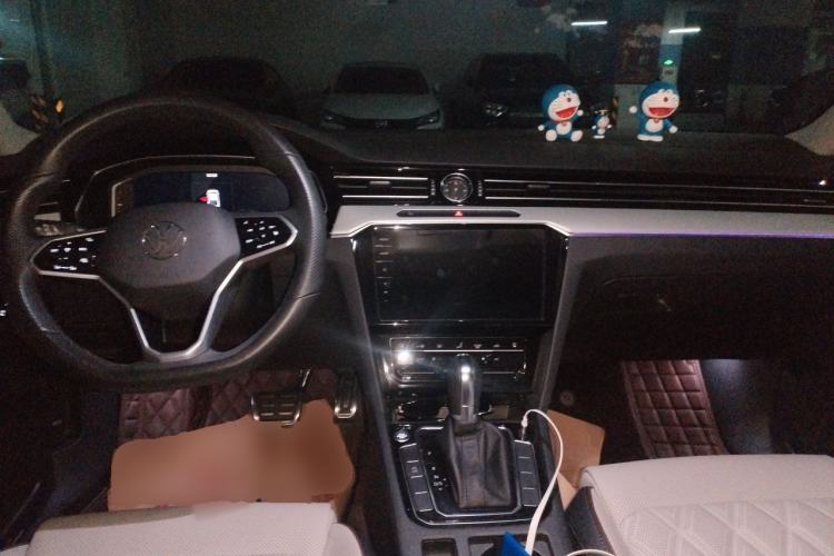 Used Volkswagen Magotan 2023 2 Million Units Commemorative Edition 330TSI DSG Luxury Version Center Console