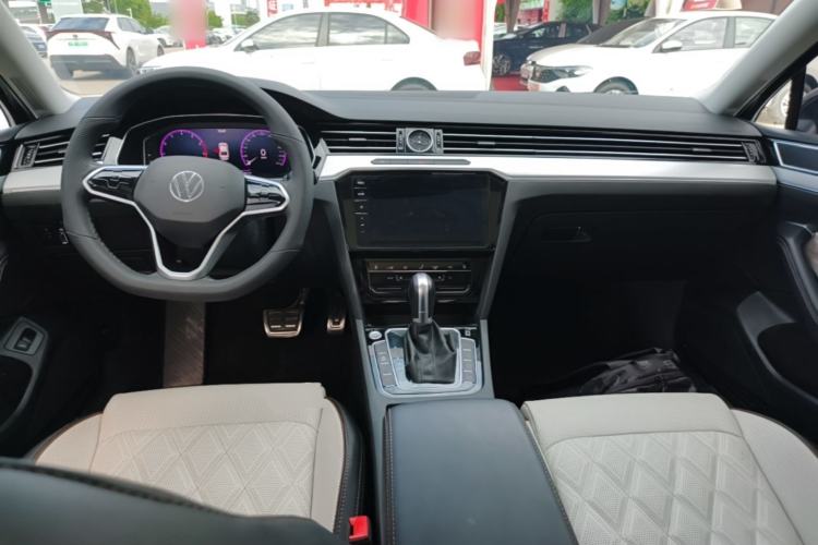 Used Volkswagen Magotan 2023 2 Million Units Limited Edition 330TSI DSG Leading Version Center Console