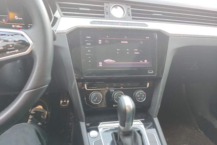 Used Volkswagen Magotan 2023 2 Million Units Limited-Edition 280TSI DSG Comfort Version Center Console