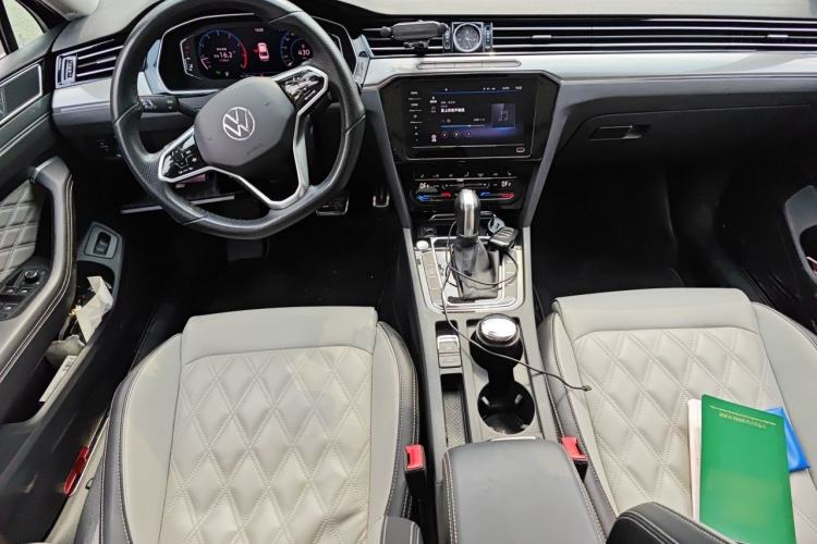 Used Volkswagen Magotan 2023 2 Million Units Limited Edition 330TSI DSG Leading Version Center Console