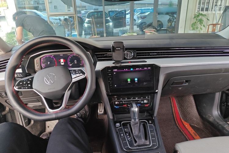Used Volkswagen Magotan 2023 2 Million Units Commemorative Edition 330TSI DSG Luxury Version Center Console