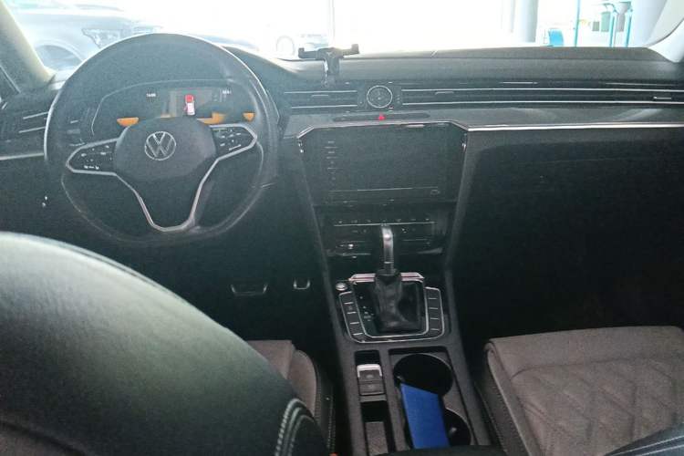 Used Volkswagen Magotan 2023 2 Million Units Limited Edition 330TSI DSG Leading Version Center Console