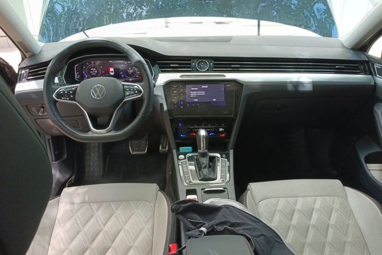 Used Volkswagen Magotan 2023 2 Million Units Limited-Edition 380TSI DSG Flagship Version Center Console