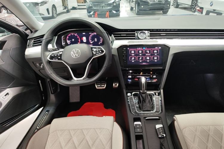 Used Volkswagen Magotan 2023 2 Million Units Commemorative Edition 330TSI DSG Luxury Version Center Console