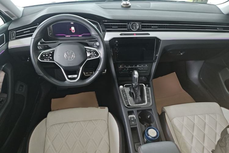 Used Volkswagen Magotan 2023 2 Million Units Commemorative Edition 330TSI DSG Luxury Version Center Console