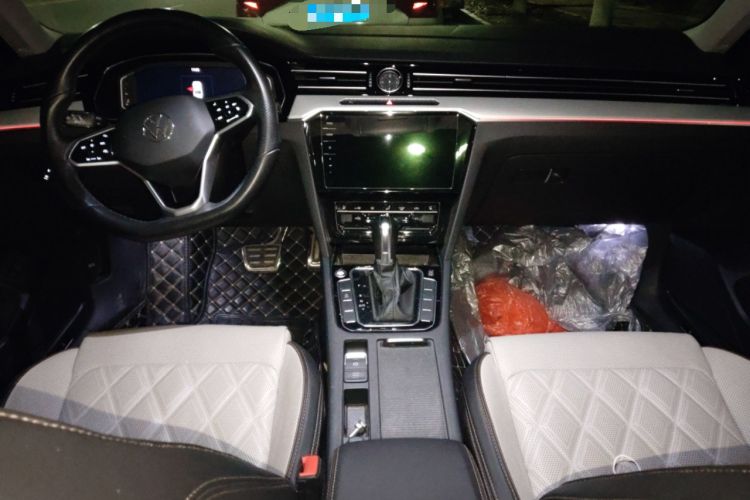 Used Volkswagen Magotan 2023 2 Million Units Commemorative Edition 330TSI DSG Luxury Version Center Console