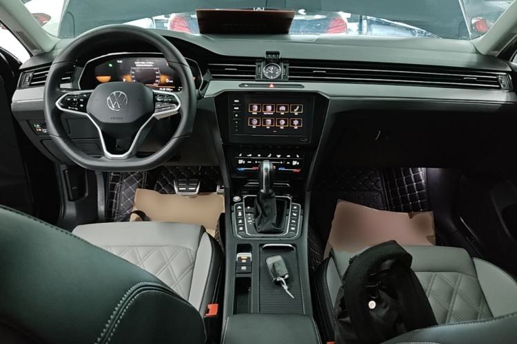 Used Volkswagen Magotan 2023 2 Million Units Limited Edition 330TSI DSG Leading Version Center Console