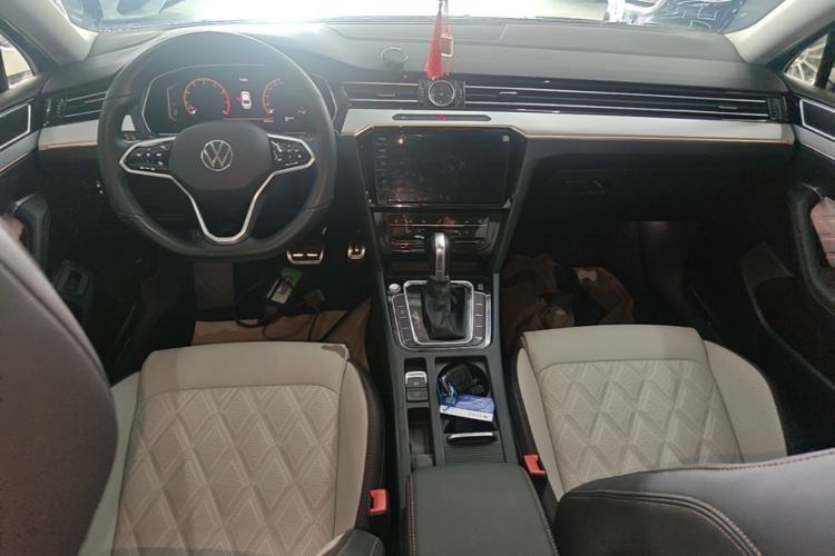 Used Volkswagen Magotan 2023 2 Million Units Commemorative Edition 330TSI DSG Luxury Version Center Console