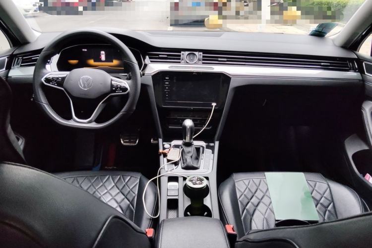Used Volkswagen Magotan 2023 2 Million Units Limited Edition 330TSI DSG Leading Version Center Console