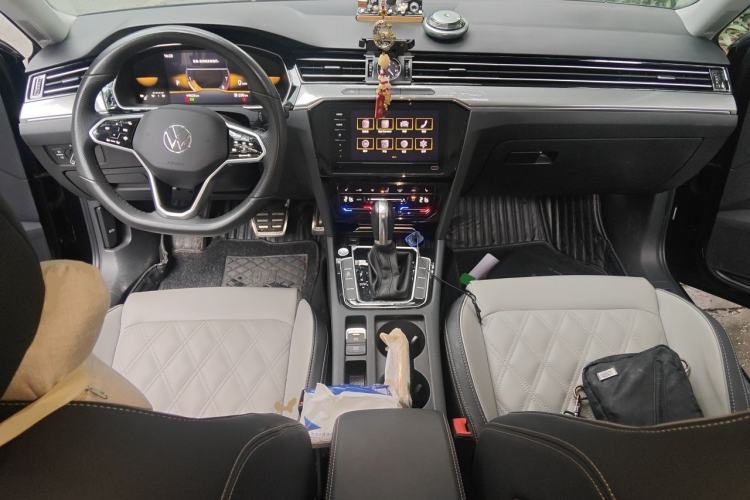 Used Volkswagen Magotan 2023 2 Million Units Limited Edition 330TSI DSG Leading Version Center Console