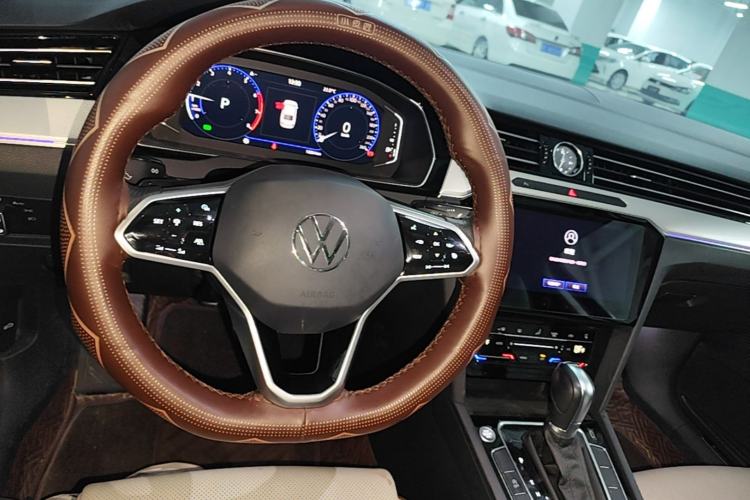 Used Volkswagen Magotan 2023 2 Million Units Commemorative Edition 330TSI DSG Luxury Version Center Console