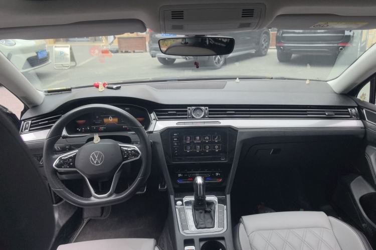 Used Volkswagen Magotan 2023 2 Million Units Limited Edition 330TSI DSG Leading Version Center Console