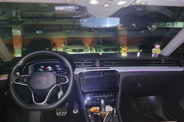 Used Volkswagen Magotan 2023 2 Million Units Commemorative Edition 330TSI DSG Luxury Version Center Console