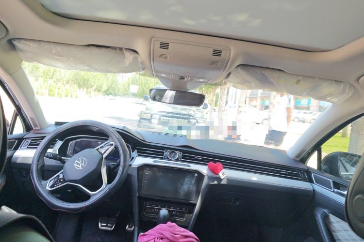 Used Volkswagen Magotan 2023 2 Million Units Commemorative Edition 330TSI DSG Luxury Version Center Console
