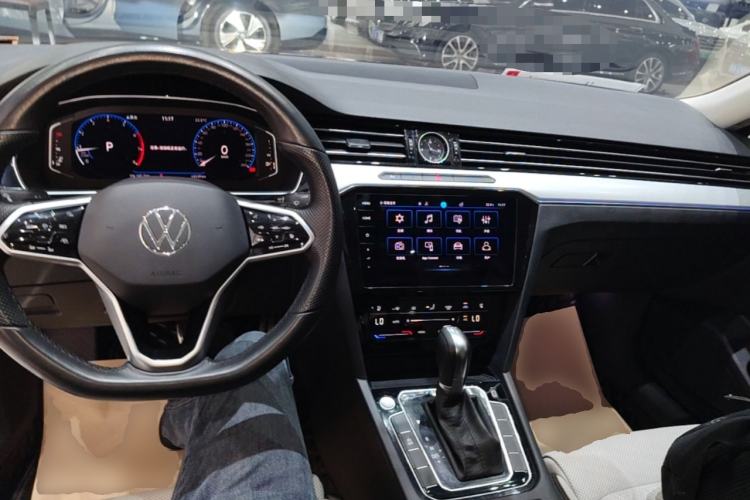 Used Volkswagen Magotan 2023 2 Million Units Commemorative Edition 330TSI DSG Luxury Version Center Console