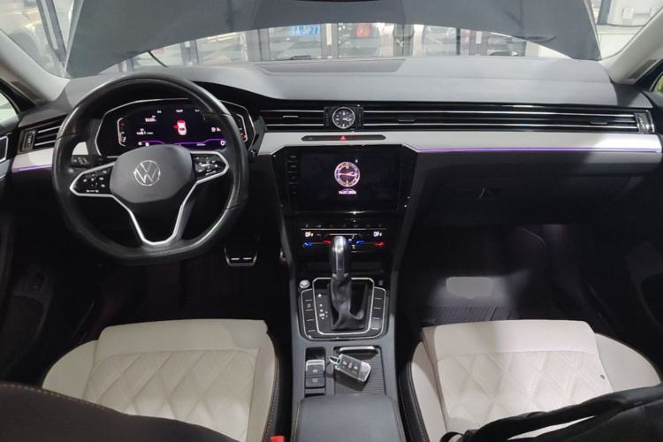 Used Volkswagen Magotan 2023 2 Million Units Commemorative Edition 330TSI DSG Luxury Version Center Console