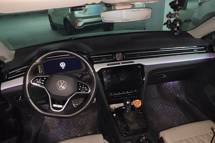 Used Volkswagen Magotan 2023 2 Million Units Commemorative Edition 330TSI DSG Luxury Version Center Console