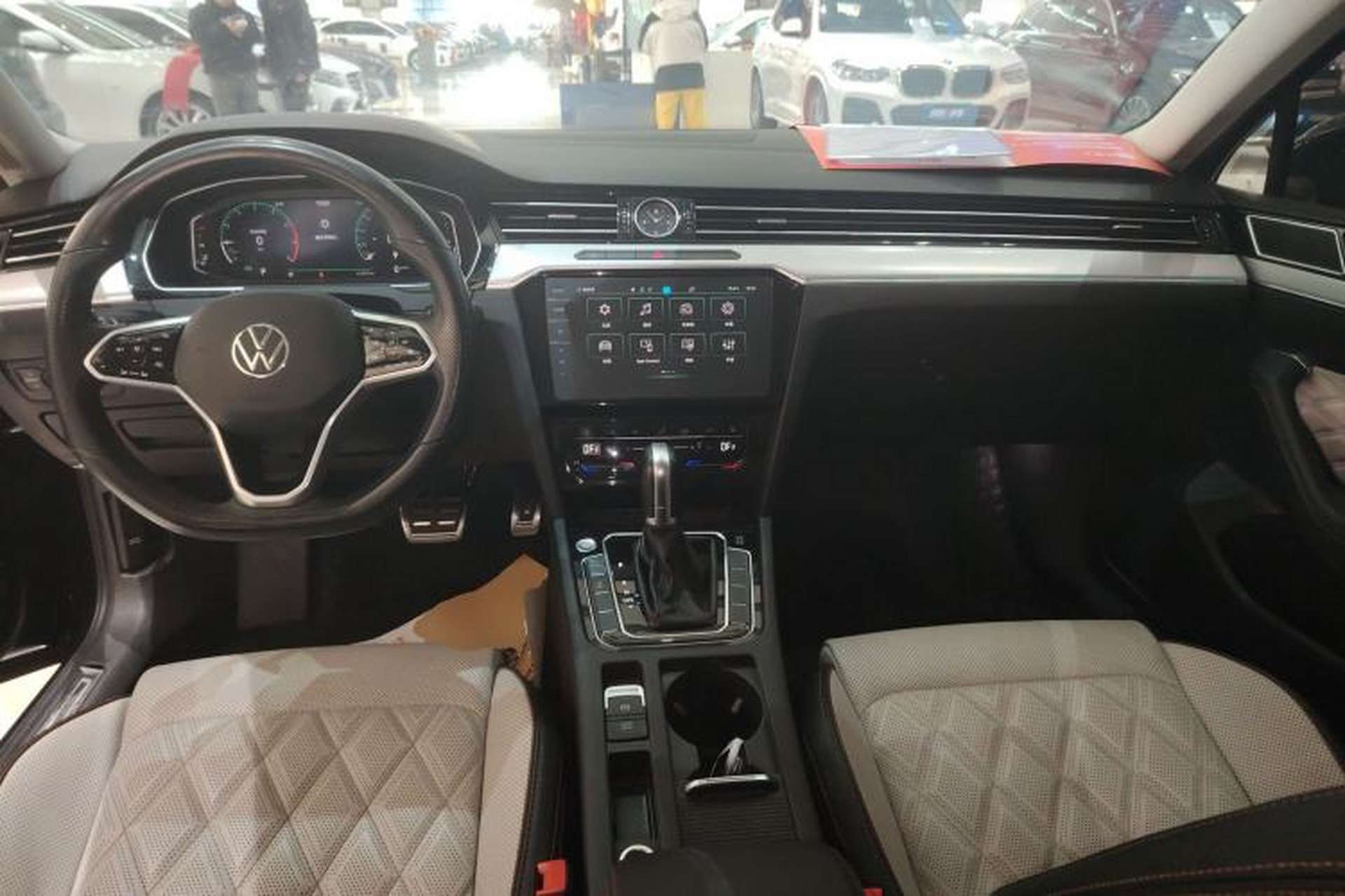 Used Volkswagen Magotan 2023 2 Million Units Commemorative Edition 330TSI DSG Luxury Version Center Console