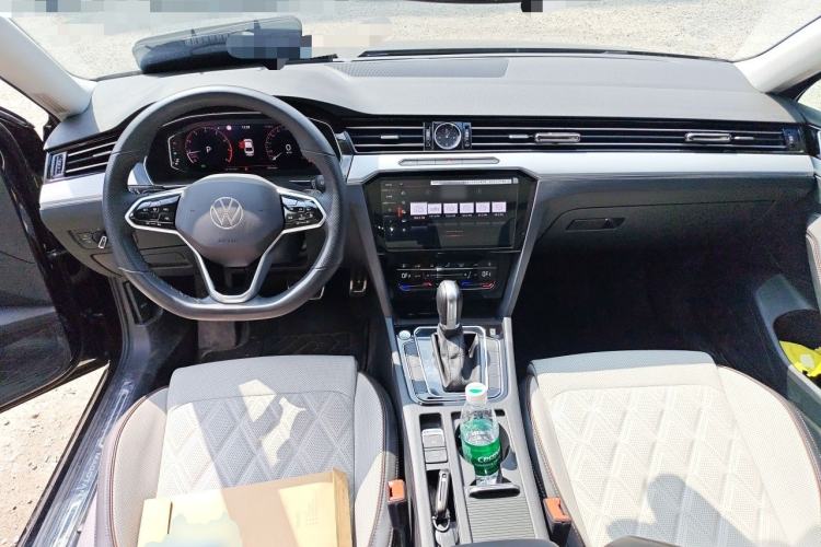 Used Volkswagen Magotan 2023 2 Million Units Commemorative Edition 330TSI DSG Luxury Version Center Console
