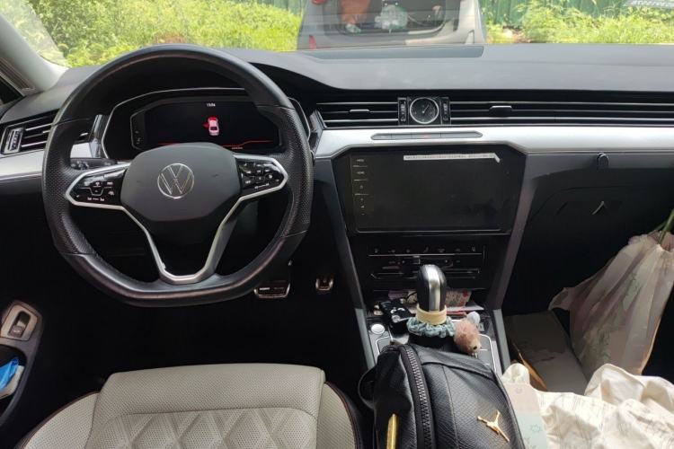 Used Volkswagen Magotan 2023 2 Million Units Commemorative Edition 330TSI DSG Luxury Version Center Console