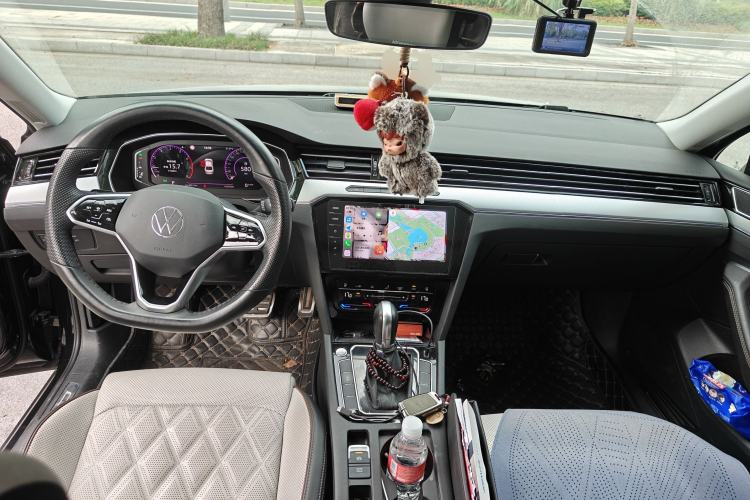 Used Volkswagen Magotan 2023 2 Million Units Commemorative Edition 330TSI DSG Luxury Version Center Console
