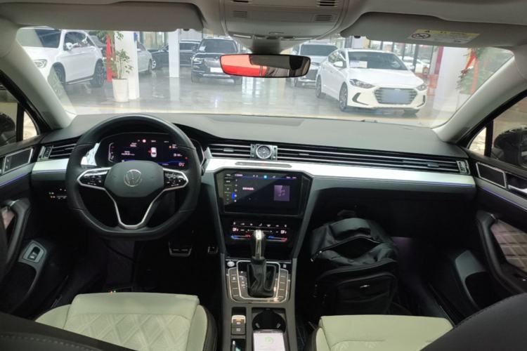 Used Volkswagen Magotan 2023 2 Million Units Commemorative Edition 330TSI DSG Luxury Version Center Console