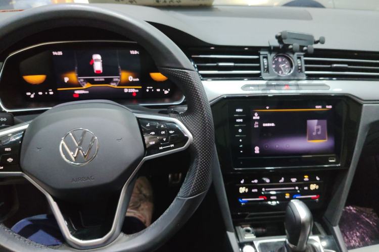 Used Volkswagen Magotan 2023 2 Million Units Limited Edition 330TSI DSG Leading Version Center Console