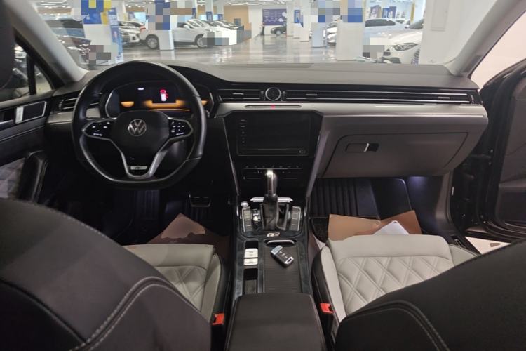 Used Volkswagen Magotan 2023 2 Million Units Limited Edition 330TSI DSG Leading Version Center Console