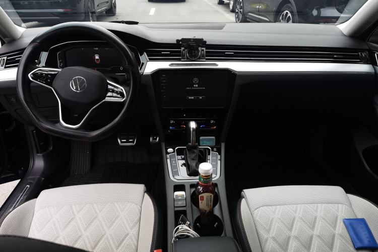 Used Volkswagen Magotan 2023 2 Million Units Commemorative Edition 330TSI DSG Luxury Version Center Console