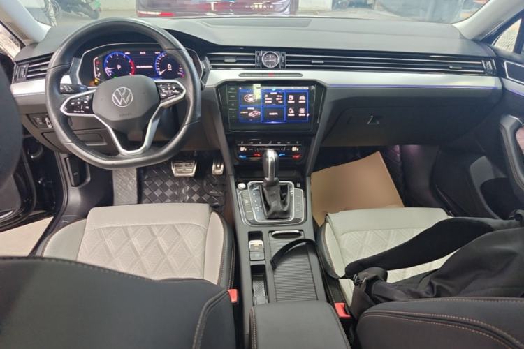 Used Volkswagen Magotan 2023 2 Million Units Commemorative Edition 330TSI DSG Luxury Version Center Console