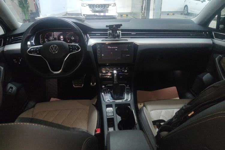 Used Volkswagen Magotan 2023 2 Million Units Commemorative Edition 330TSI DSG Luxury Version Center Console