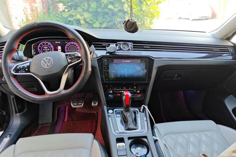 Used Volkswagen Magotan 2023 2 Million Units Limited Edition 330TSI DSG Leading Version Center Console