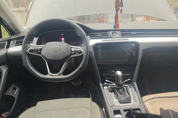 Used Volkswagen Magotan 2023 2 Million Units Commemorative Edition 330TSI DSG Luxury Version Center Console