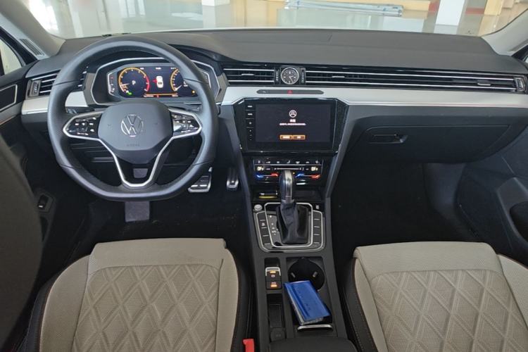 Used Volkswagen Magotan 2023 2 Million Units Commemorative Edition 330TSI DSG Luxury Version Center Console