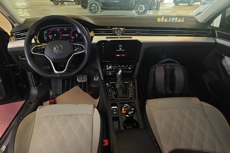 Used Volkswagen Magotan 2023 2 Million Units Commemorative Edition 330TSI DSG Luxury Version Center Console