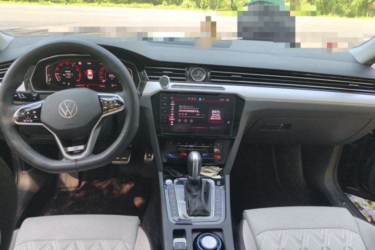 Used Volkswagen Magotan 2023 2 Million Units Commemorative Edition 330TSI DSG Luxury Version Center Console