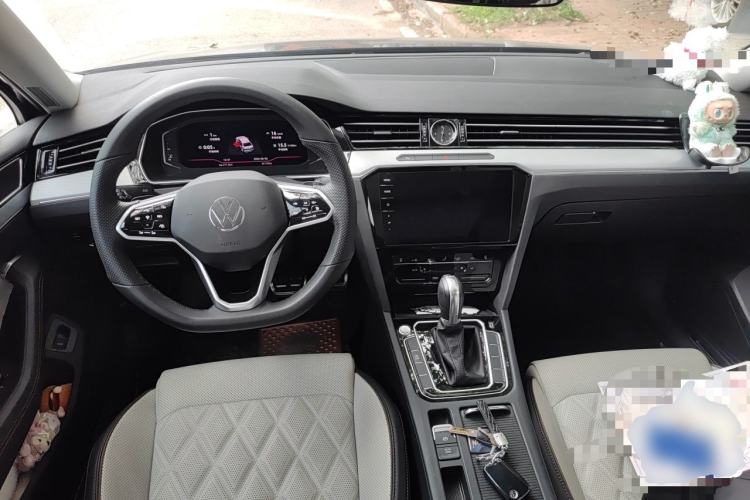 Used Volkswagen Magotan 2023 2 Million Units Commemorative Edition 330TSI DSG Luxury Version Center Console