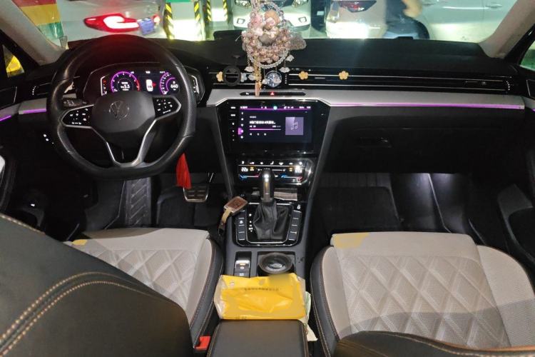 Used Volkswagen Magotan 2023 2 Million Units Commemorative Edition 330TSI DSG Luxury Version Center Console