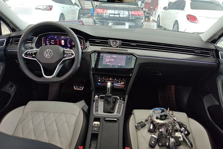 Used Volkswagen Magotan 2023 2 Million Units Commemorative Edition 330TSI DSG Luxury Version Center Console