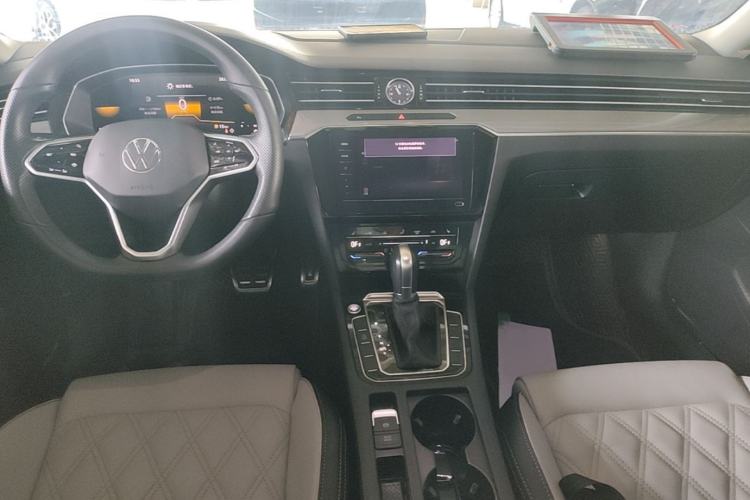 Used Volkswagen Magotan 2023 2 Million Units Limited Edition 330TSI DSG Leading Version Center Console