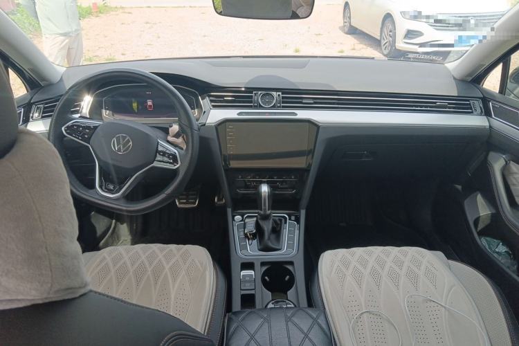 Used Volkswagen Magotan 2023 2 Million Units Commemorative Edition 330TSI DSG Luxury Version Center Console