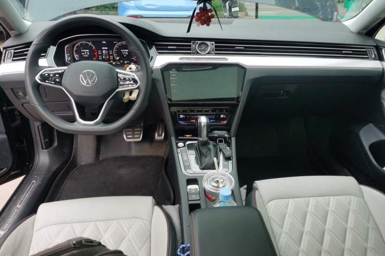 Used Volkswagen Magotan 2023 2 Million Units Limited-Edition 380TSI DSG Flagship Version Center Console