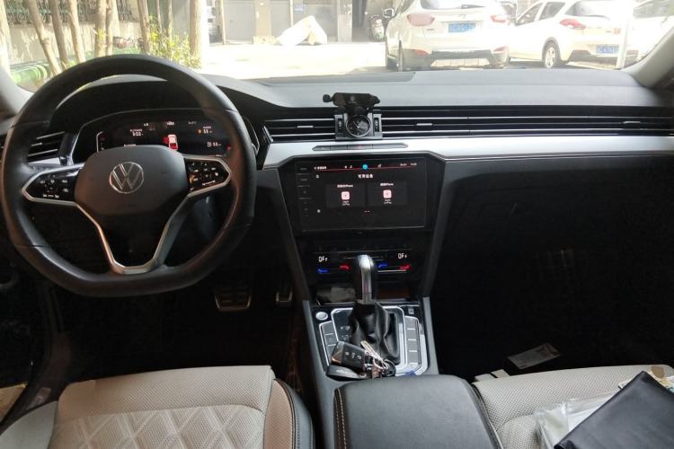 Used Volkswagen Magotan 2023 2 Million Units Commemorative Edition 330TSI DSG Luxury Version Center Console