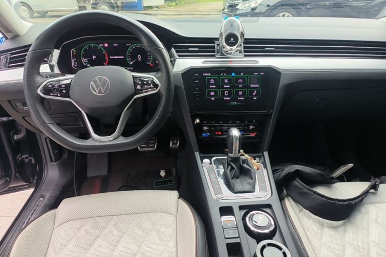 Used Volkswagen Magotan 2023 2 Million Units Limited Edition 330TSI DSG Leading Version Center Console