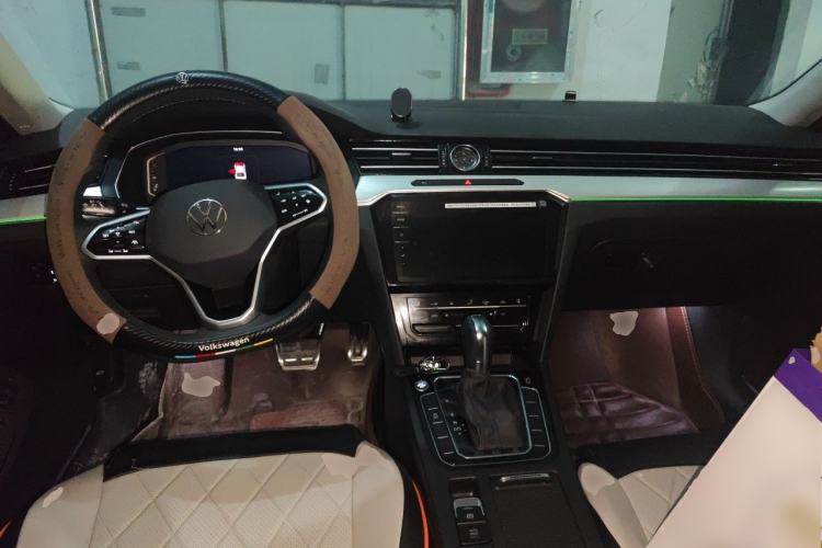 Used Volkswagen Magotan 2023 2 Million Units Commemorative Edition 330TSI DSG Luxury Version Center Console