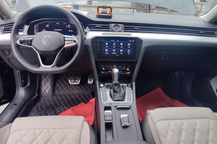 Used Volkswagen Magotan 2023 2 Million Units Commemorative Edition 330TSI DSG Luxury Version Center Console