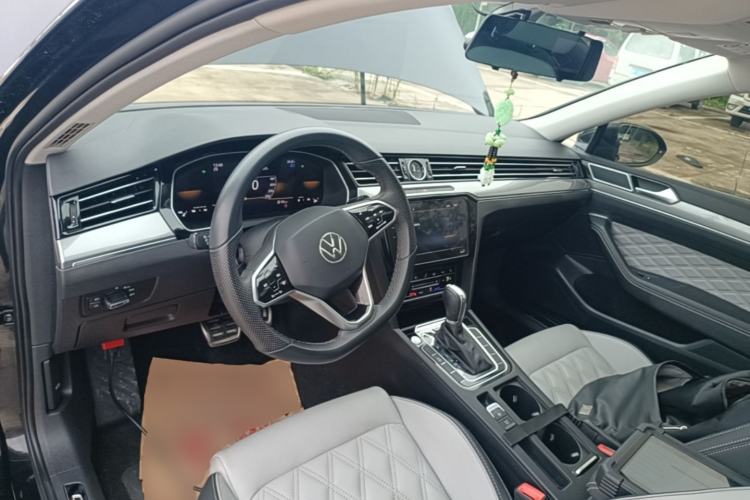 Used Volkswagen Magotan 2023 2 Million Units Limited Edition 330TSI DSG Leading Version Center Console