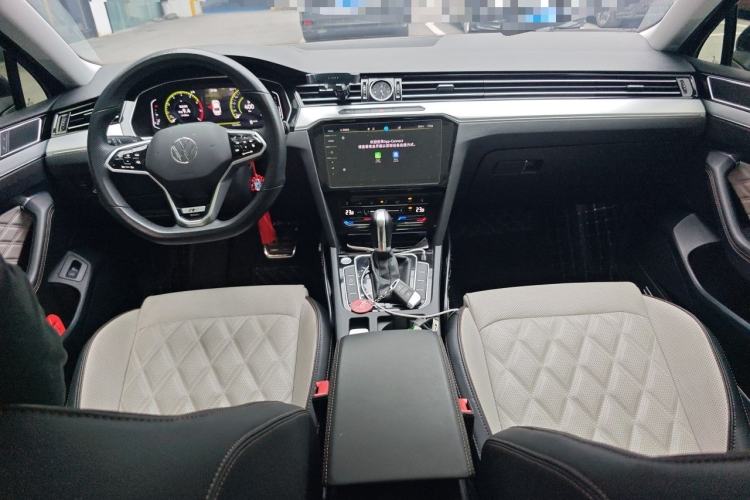 Used Volkswagen Magotan 2023 2 Million Units Commemorative Edition 330TSI DSG Luxury Version Center Console